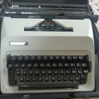 Macchina da scrivere triumph