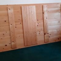 Tavolo in legno con gambe pieghevoli