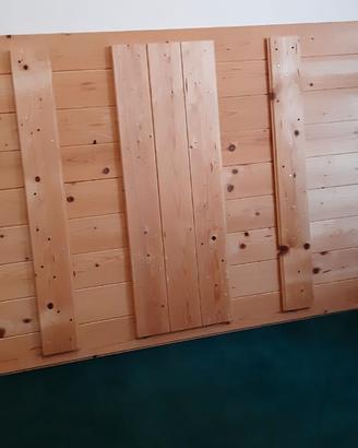 Tavolo in legno con gambe pieghevoli