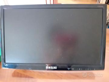 Schermo PC / tv con base d'appoggio 19 pollici