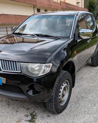 Mitsubishi L200 Autocarro (N1) -130.000 km