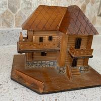 Casetta di legno in miniatura