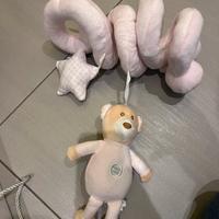 Gioco neonato culla con musica rilassante