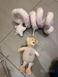 Gioco neonato culla con musica rilassante