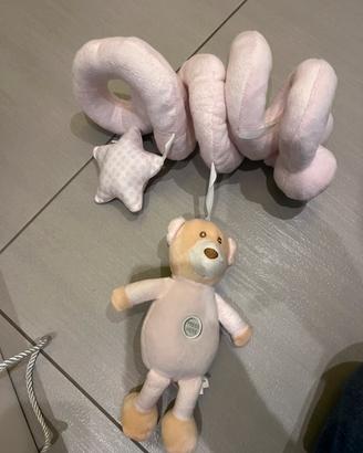 Gioco neonato culla con musica rilassante