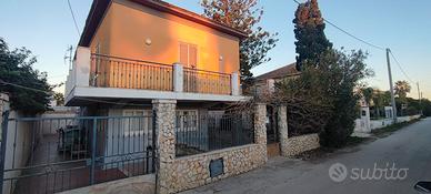 Villetta con giardino a Marausa Lido. Vicino mare