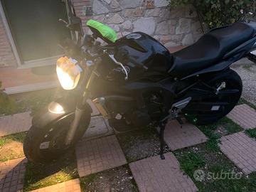 Yamaha fz6 2006 di colore nero