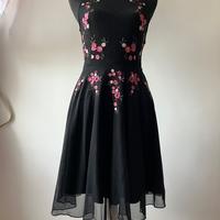 Taglia XS abito elegante ricamato fiori Orsay
