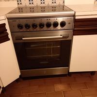 CUCINA A GAS CON FORNO ELETTRICO