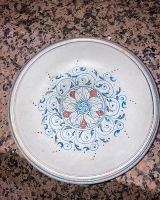 Piatto in maiolica faentina