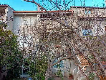 Casa indipendente con giardino