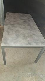 tavolo da pranzo effetto cemento