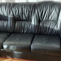 Divano letto pelle nera e legno .Perugia. 250€trat