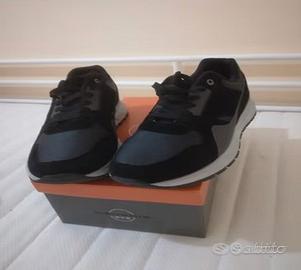 Scarpe sportive per il tempo libero