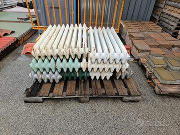 Termosifoni in ghisa d’epoca decorati – vari pezzi