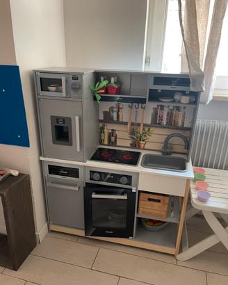 Cucina in legno Theo Klein Miele con luci e suoni