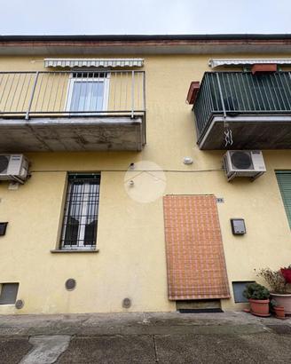 CASA SEMINDIPENDENTE A CREMONA