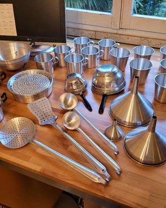Lotto stoviglie in alluminio da 25 pezzi
Vintage