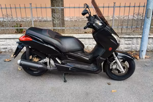 scooter x-max 250