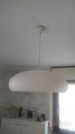lampadario bianco con venature grigie