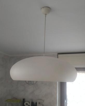 lampadario bianco con venature grigie
