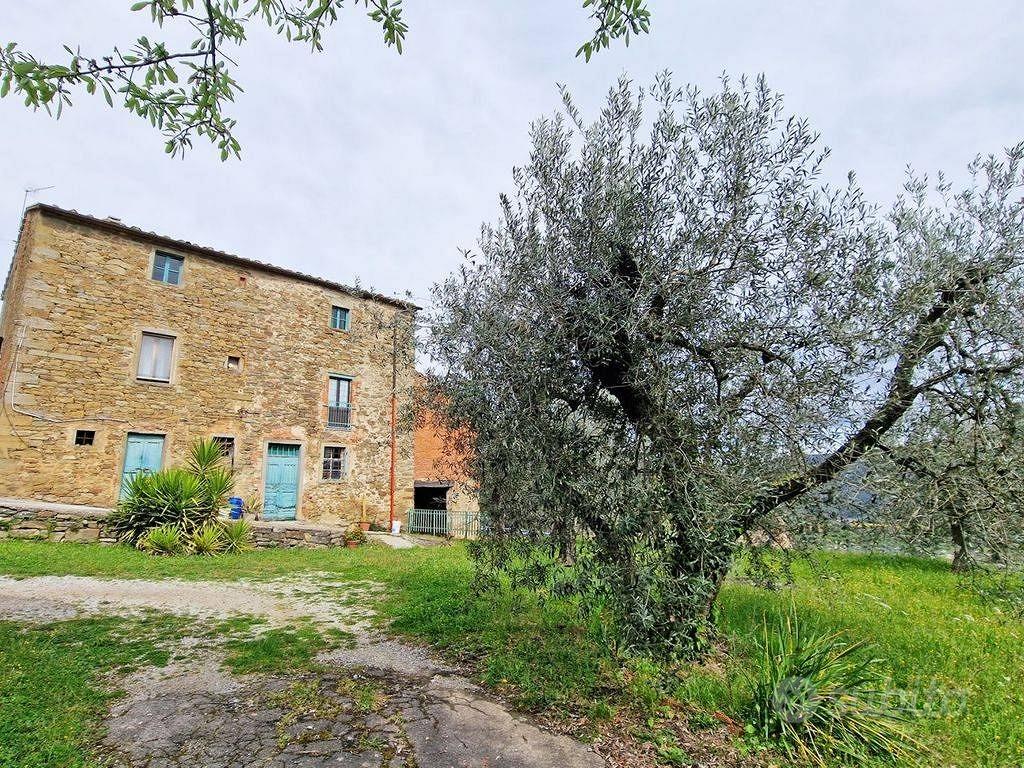 Rustico / Casale di 300 m² con box auto a Castigli - Vista 3