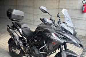 Benelli TRK 502, 1.000 km, completa di valigie