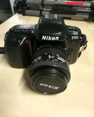 Nikon F50 con obiettivo Sigma