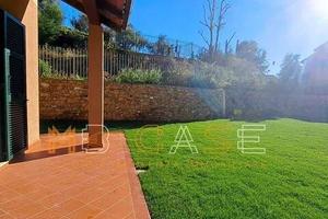 Villa di 150 m² con 5 locali e box auto a Cisano s