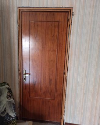 Porte da interno colore noce  quantità n.8