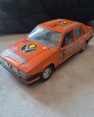 Alfa Romeo 75 Bburago Jagermeister 1/24 0119