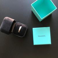 Anello uomo tiffany platino satinato con diamant.