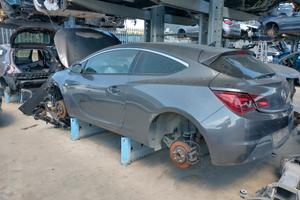 Opel Astra GTC 2011. Solo per ricambi.