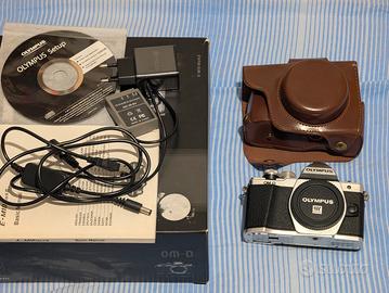 Olympus OM-D E-M10 Mark II (Solo Body) + Accessori
