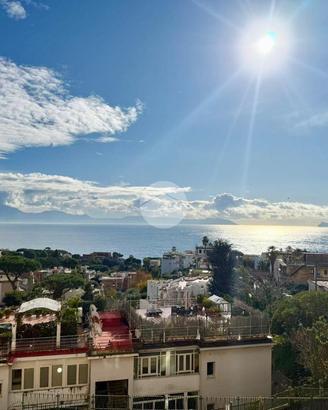2 LOCALI A NAPOLI