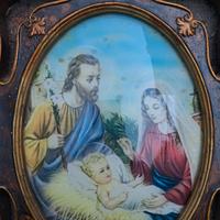 Quadro sacra famiglia e acquasantiere