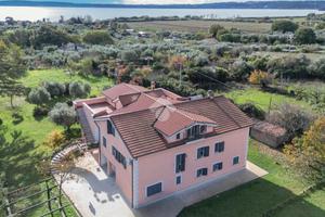 VILLA SINGOLA A BRACCIANO