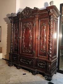 Monumentale armadio in massello lastronato noce 