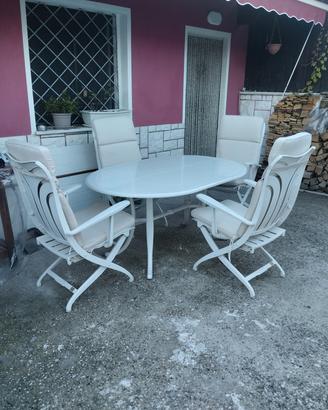 Tavolo e 4 poltrone più cuscini FAST 