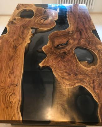 Tavolo legno e resina