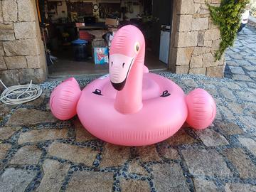 Fenicottero rosa gonfiabile