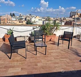 Set : Divano/ Poltrone/ Tavolino /da esterno