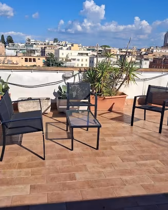 Set : Divano/ Poltrone/ Tavolino /da esterno