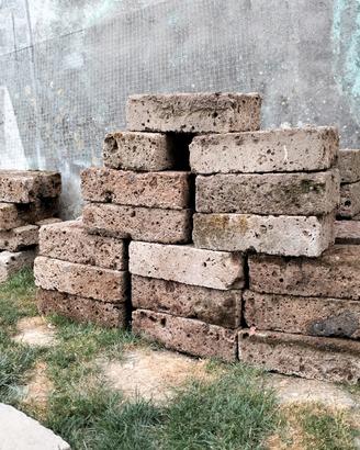 pietre in tufo per giardino 