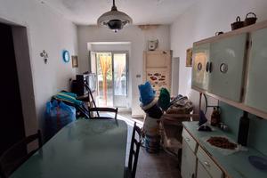 Casa di campagna e terreno con ulivi