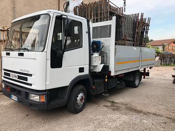 Iveco con gru