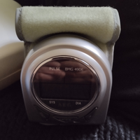 Misuratore pressione da polso