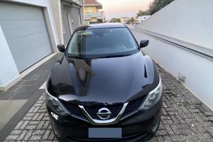 Macchina Nissan