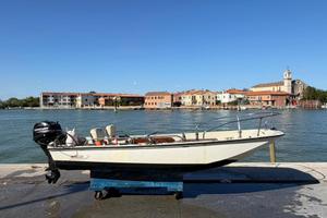Boston whaler 13
