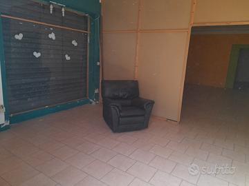Locale commerciale, 3 stanze con vetrina+ bagno
